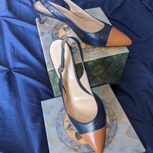 Leather two-toned kitten heels - Picture 7 of 9